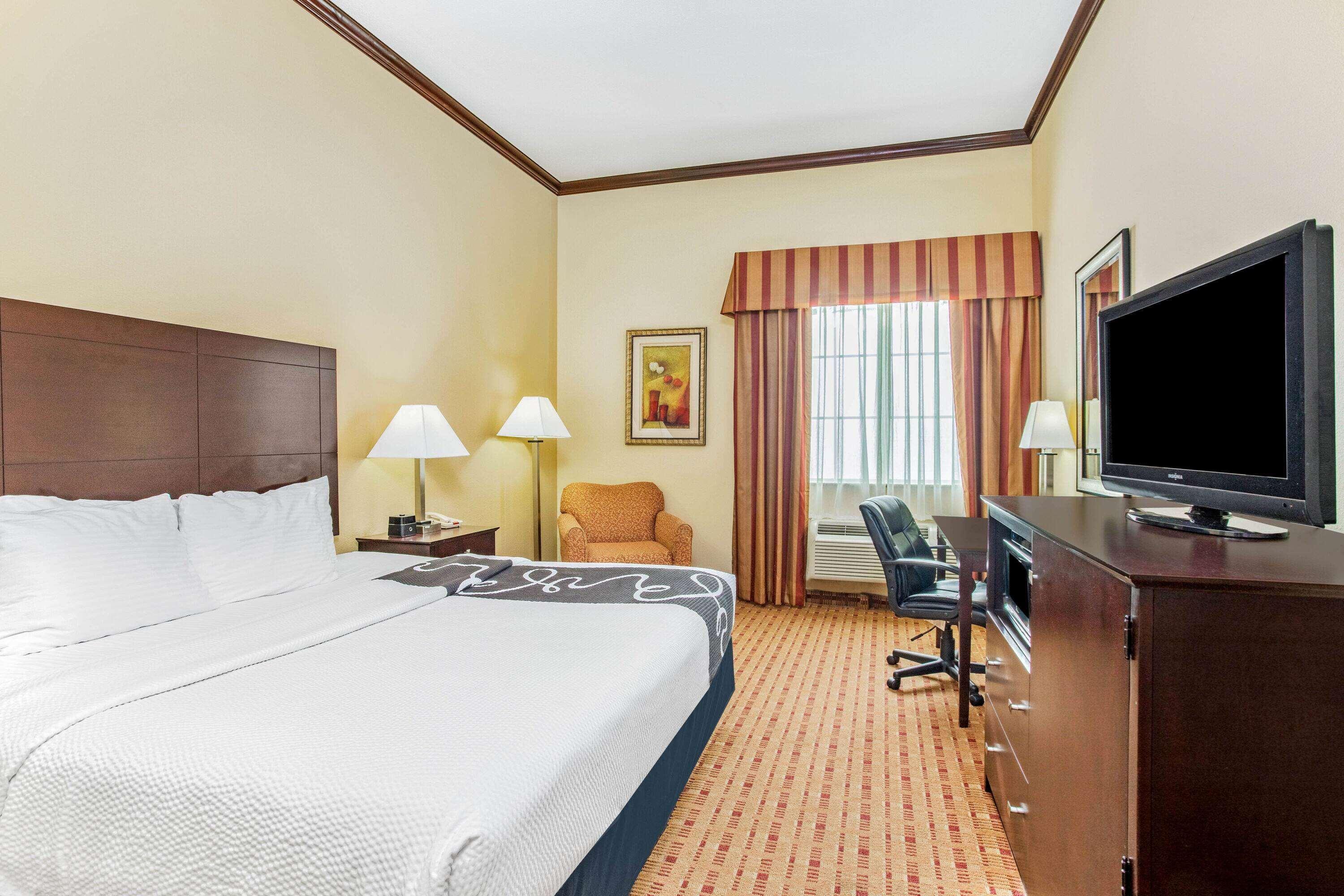 La Quinta By Wyndham Ennis Hotel Buitenkant foto